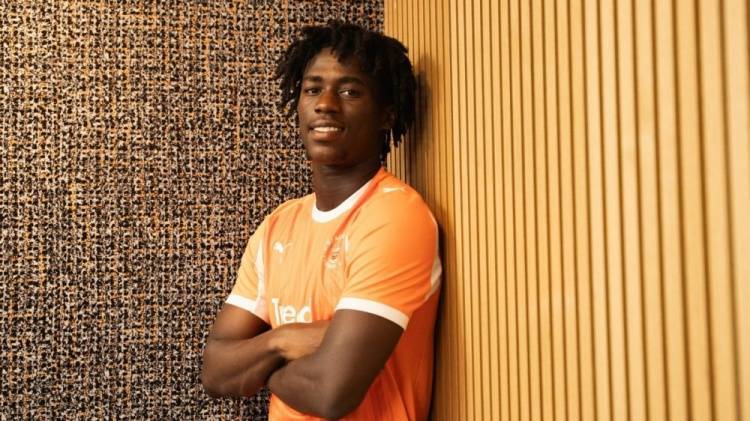 官方：水晶宫前锋埃比沃维转会布莱克浦，签约两年