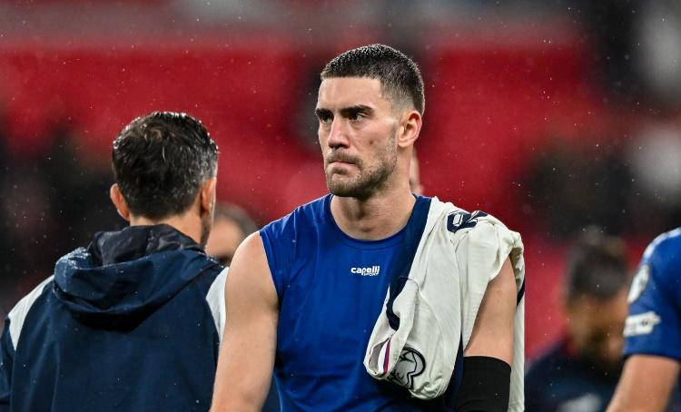 一日意甲动态报道：德国射手坚持转会AC米兰，国米寻邓弗里斯伤缺替补